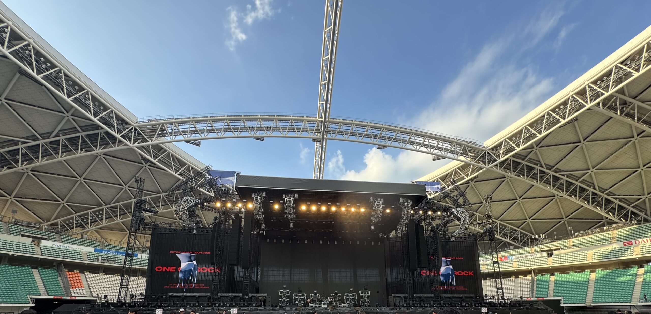 Stage - ONE OK ROCK